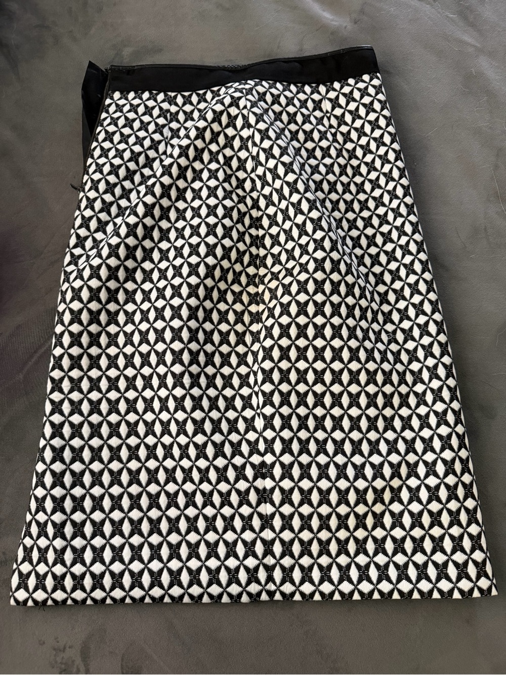 Banana Republic Black & White Geometric Skirt - 6